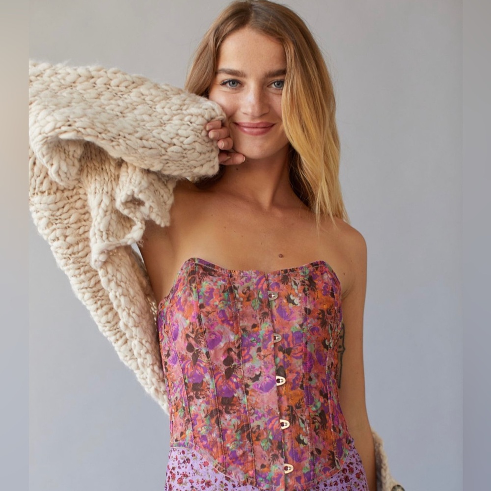 Urban outfitters bustier size a medium